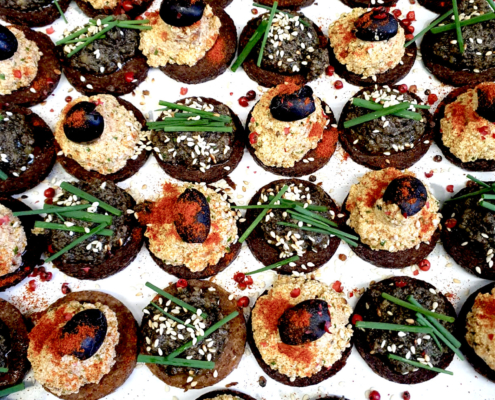 fingerfood_auf_pumpernickel