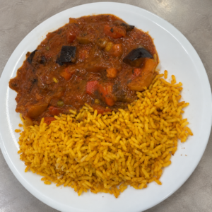 Auberginengulasch mit mediterranem Reis